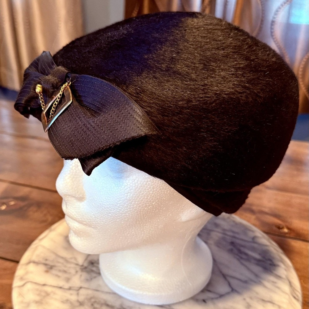 Vintage 1960s 60s MCM Chocolate Brown Gold Pin Hat Winner Casuals ITALY Women